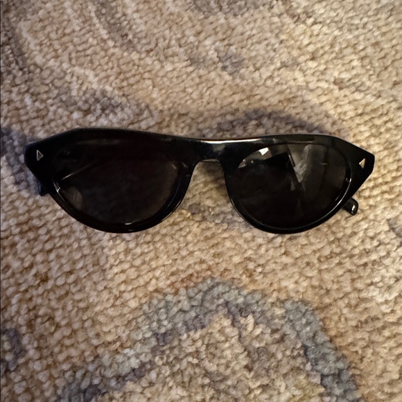 Prada Black Sunglasses - Picture 2 of 7